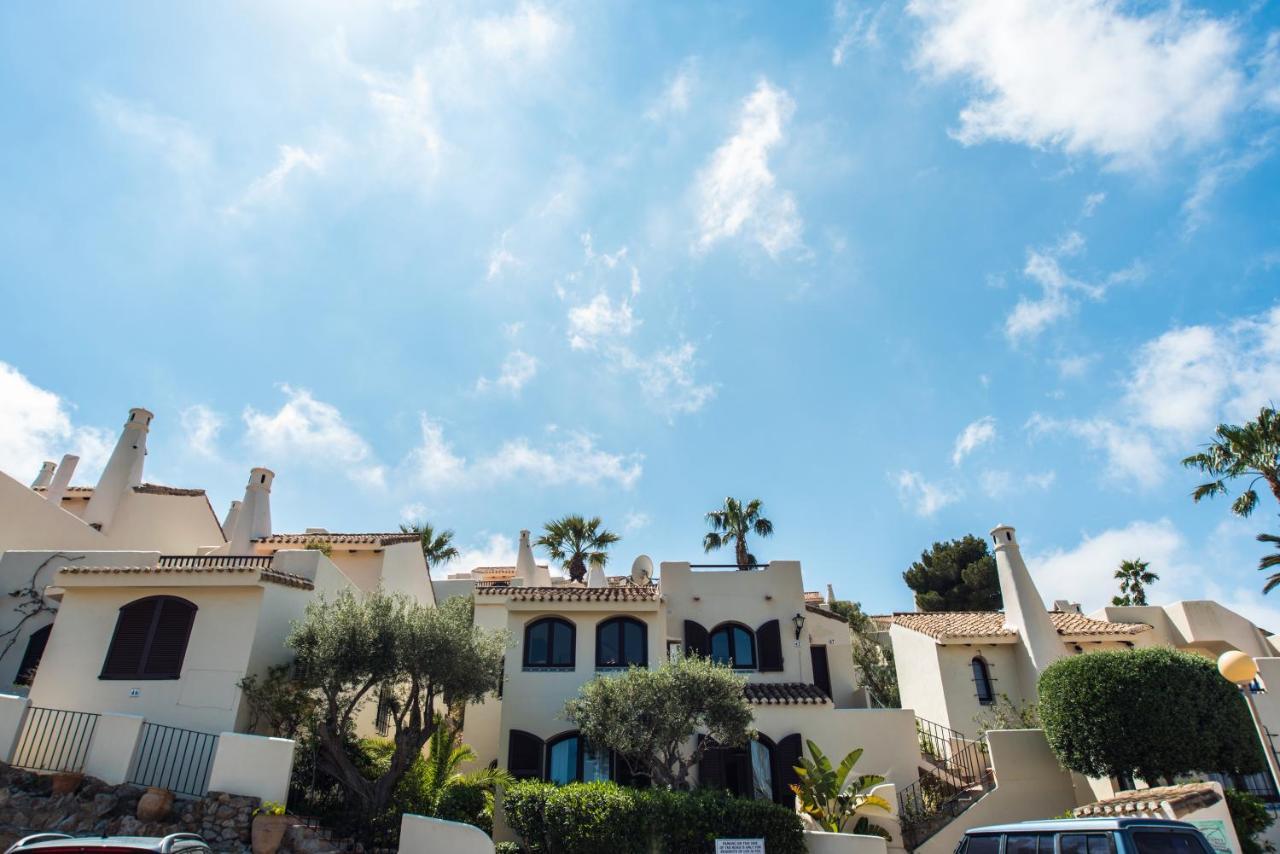 Luxuriöse und großräumige Villa mit Community Pool, Sicht auf das Mittelmeer sowie dem Mar Menor, La Manga Club Atamaría Exterior foto