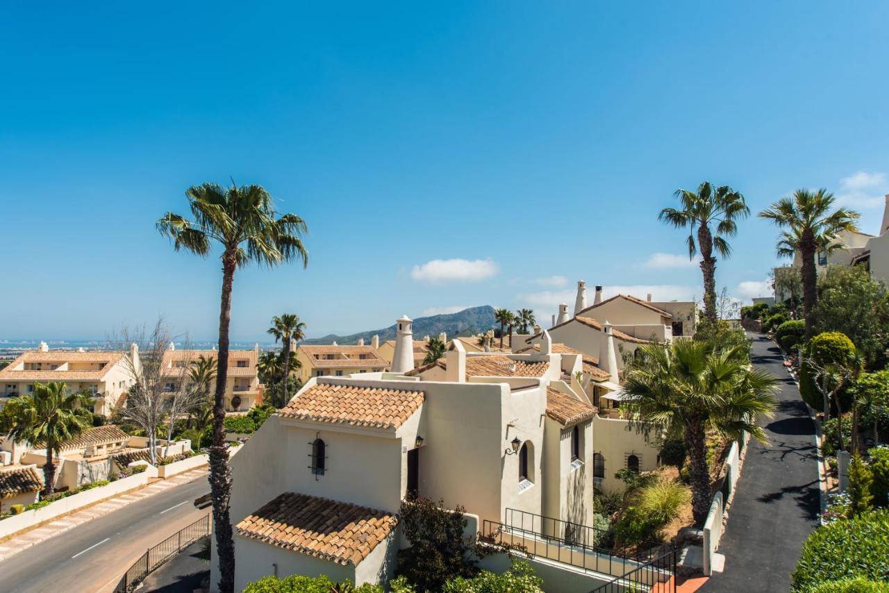 Luxuriöse und großräumige Villa mit Community Pool, Sicht auf das Mittelmeer sowie dem Mar Menor, La Manga Club Atamaría Exterior foto