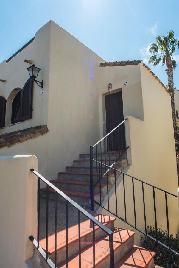 Luxuriöse und großräumige Villa mit Community Pool, Sicht auf das Mittelmeer sowie dem Mar Menor, La Manga Club Atamaría Exterior foto