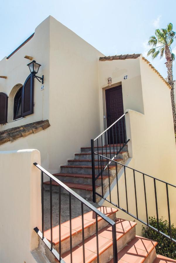 Luxuriöse und großräumige Villa mit Community Pool, Sicht auf das Mittelmeer sowie dem Mar Menor, La Manga Club Atamaría Exterior foto