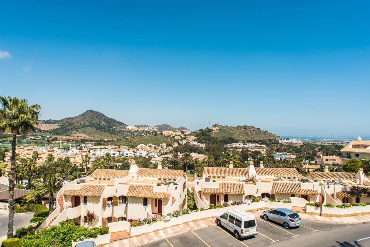 Luxuriöse und großräumige Villa mit Community Pool, Sicht auf das Mittelmeer sowie dem Mar Menor, La Manga Club Atamaría Exterior foto